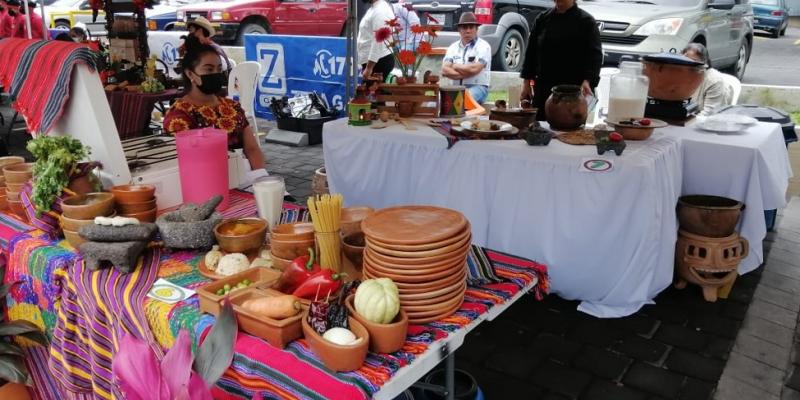 Foto de muestra de platillos típicos en el festival del pepián en Chimaltenango