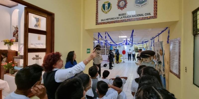 Museo de PNC recibe la visita de alumnos escuintlecos