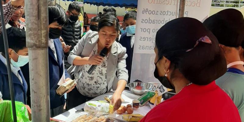 Usuarias de Beca Artesano en San José Ojetenam, San Marcos