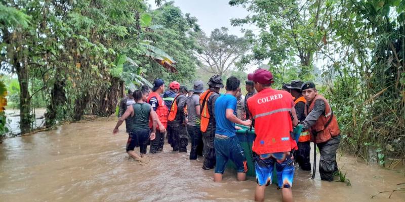 Séptima Brigada de Infantería asiste a pobladores de las Verapaces ante emergencias provocadas por depresión tropical “Julia”