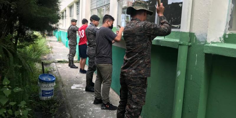 Ejército de Guatemala remoza Instituto Nacional de Educación Básica en la zona 17 capitalina