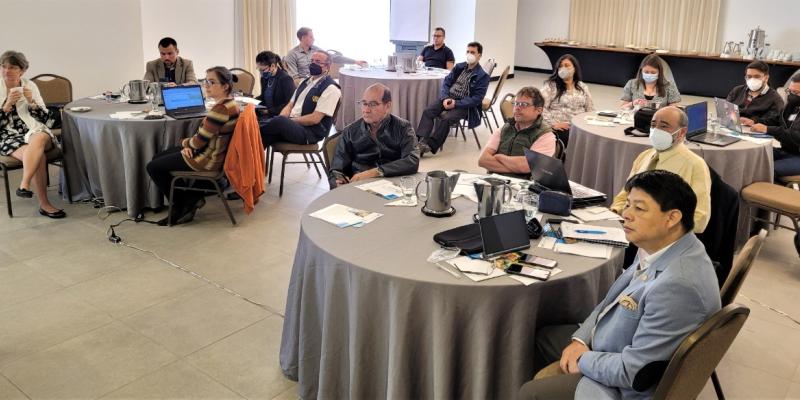 Fotografía donde reciben capacitación para el desarrollo del proyecto de infraestructura de la calidad