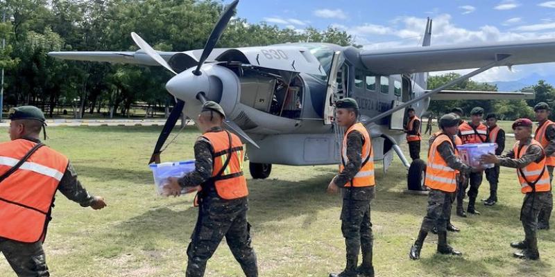 Ejército de Guatemala implementa puente aéreo de asistencia humanitaria