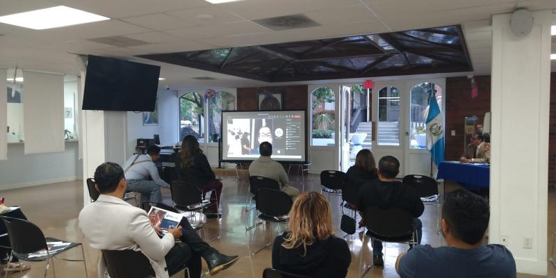 Exposición de productos con distintivo Sello Blanco en los Estados Unidos.