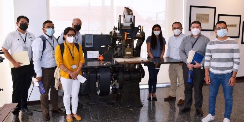 Participantes del curso presencial “Adquisiciones Públicas: Modalidades con base en montos”, realizaron un recorrido por el Museo de Grabados en Acero Mariano Peraza (MUGA).