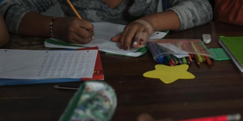 Las niñas reciben educación formal en la SBS