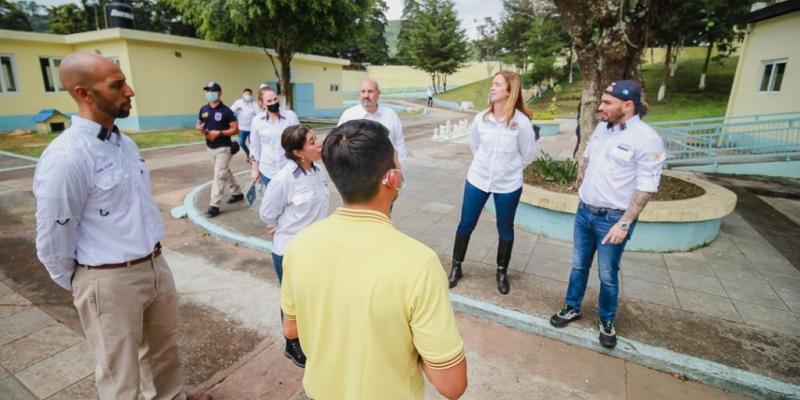 Los jóvenes se encargaron de guiar a los visitantes