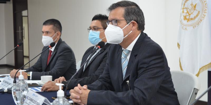 Izq. Lic. Jaime Muñoz, Director de Gobierno Abierto, Ing. Jonathan Campos, Director de Simplificación de Trámites y Ing. Carmelo Durán, Subdirector Ejecutivo Comisión Presidencial de Gobierno Abierto y Electrónico 