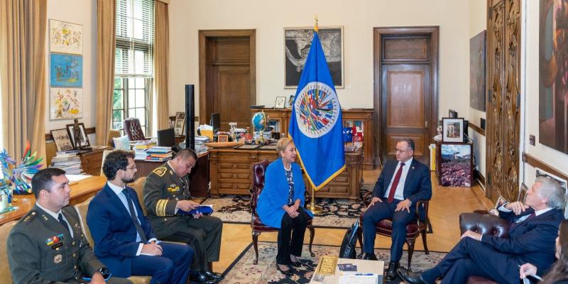 Visita del Ministro de Gobernación Napoleón Barrientos y delegación oficial a Estados Unidos