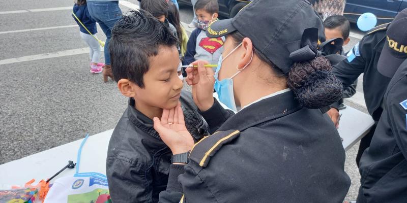 Fomentan la cultura de denuncia y peligros en redes sociales en comunidades departamentales