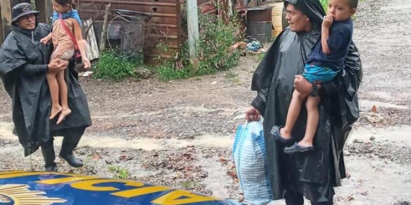 Personal policial activa protocolos de atención por emergencia nacional