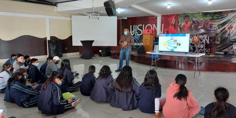 Estudiantes de San Pedro Sacatepéquez, San Marcos participan en la reforestación del municipio