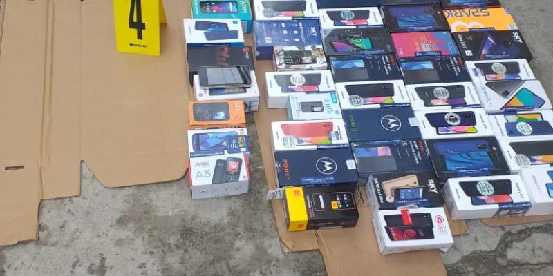 Capturan a saqueadores de negocios con más de 130 celulares