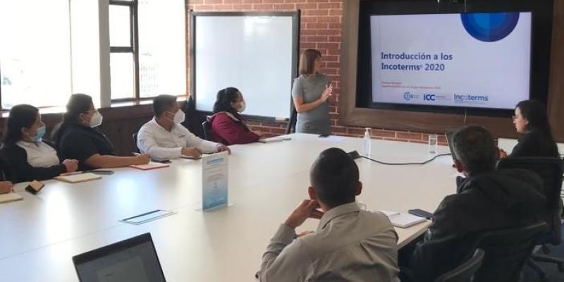  Andrea Romero, Gerente de Competitividad de CIG y Experta Internacional en Incoterms 2020, impartió la capacitación.