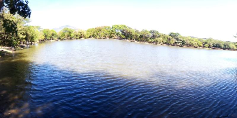 Vecinos de Agua Blanca, Jutiapa se unen para limpiar un reservorio natural