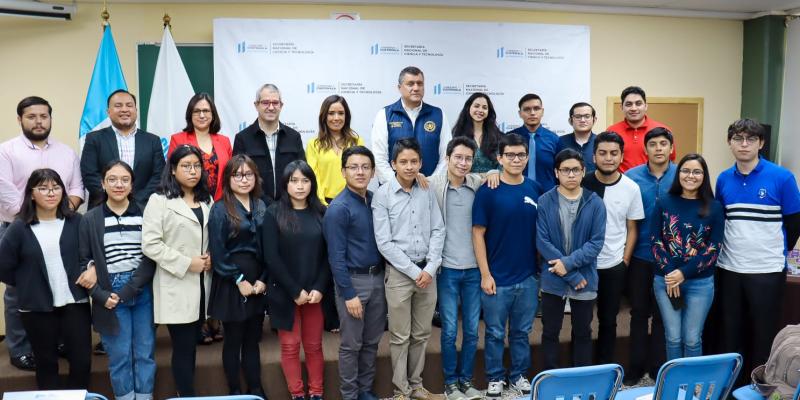 Jóvenes participan en concurso de innovación y tecnología