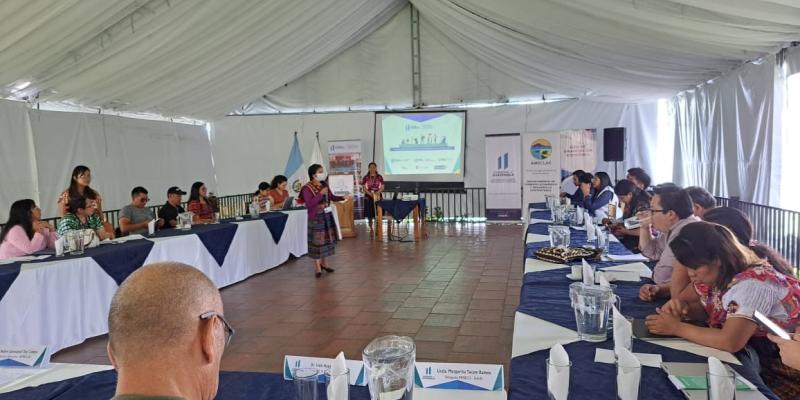 Emprendedores reciben formación empresarial para fortalecer sus capacidades. 