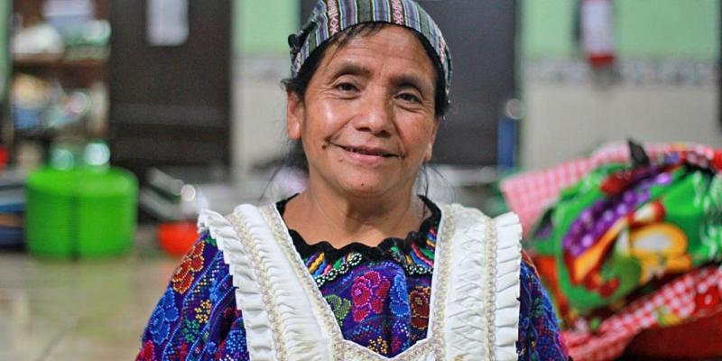 Doña Paula es la encargada de la cocina en el hogar