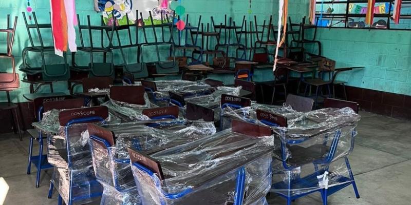 Fodes entrega mobiliario escolar en centros educativos del país