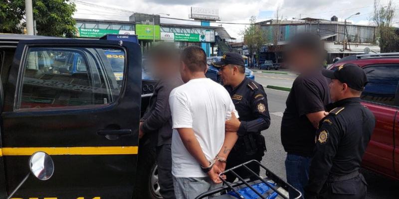 Persecución policial permite captura de presuntos asaltantes