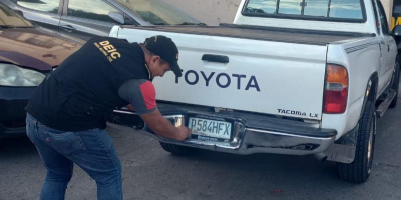 Personal de robo y hurto de vehículos consignan automotor