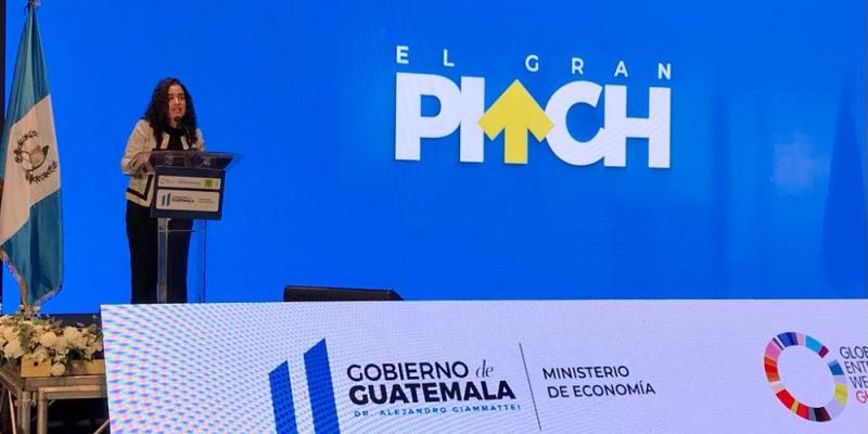 La Directora de Servicios de Desarrollo Empresarial, Olga Contreras, durante su participación en el evento.