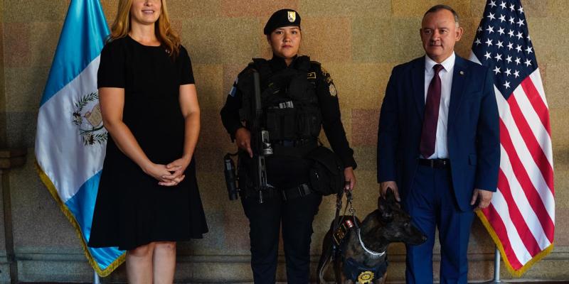 Mingob suscribe carta de entendimiento con INL-Guatemala para fortalecer programa de agentes K-9