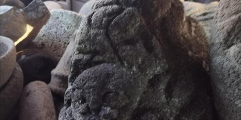 Localizan dentro de vehículo presuntas piezas arqueológicas