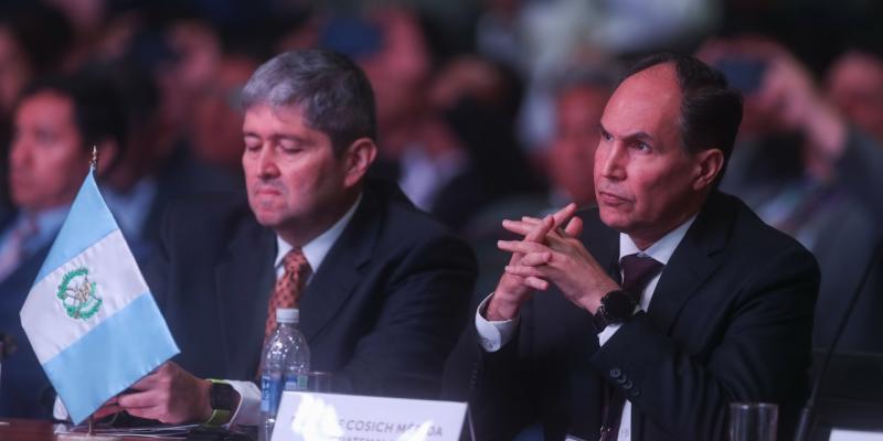 De izquierda a derecha, Ingeniero Guillermo Castañeda, Ingeniero Enrique Cossich 