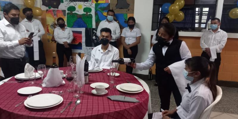 Jóvenes reciben taller para fortalecer a las mipymes de sacatepéquez