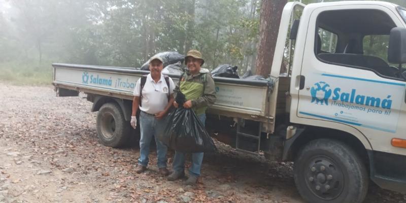 Jornada de limpieza en Salamá cumple con acciones del Reglamento 164-2021