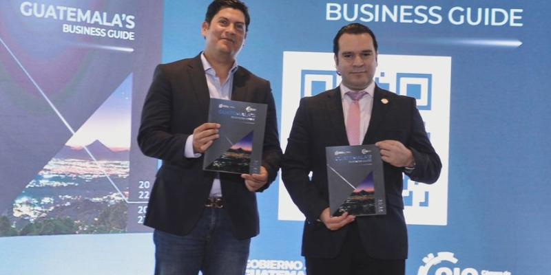 El ministro de Economía, Janio Rosales (Izq) y el presidente de Cámara de Industria,, Luis Alfonso Bosch presidieron el evento de lanzamiento.