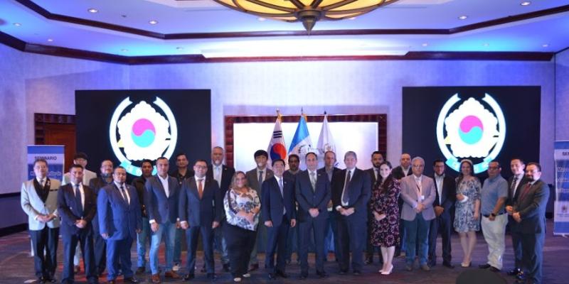 Comisión Presidencial de Gobierno Abierto y Electrónico Embajada de Corea y Delegados 