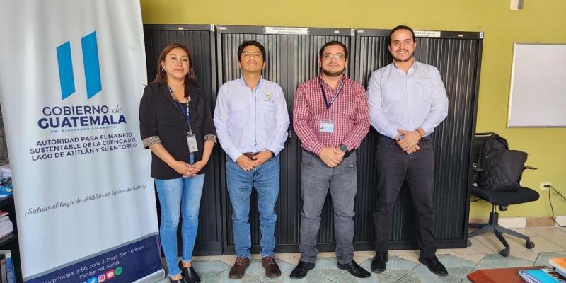 Viceministro del Agua establece alianzas para trabajar por el saneamiento del lago de Atitlán