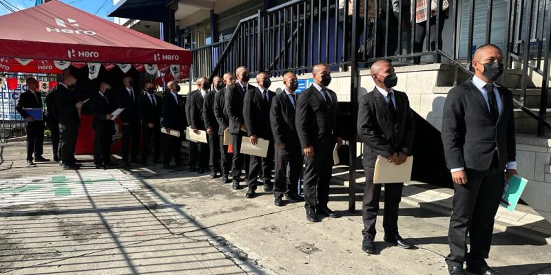 Aspirantes a PNC realizan trámite de primeras licencias de conducir