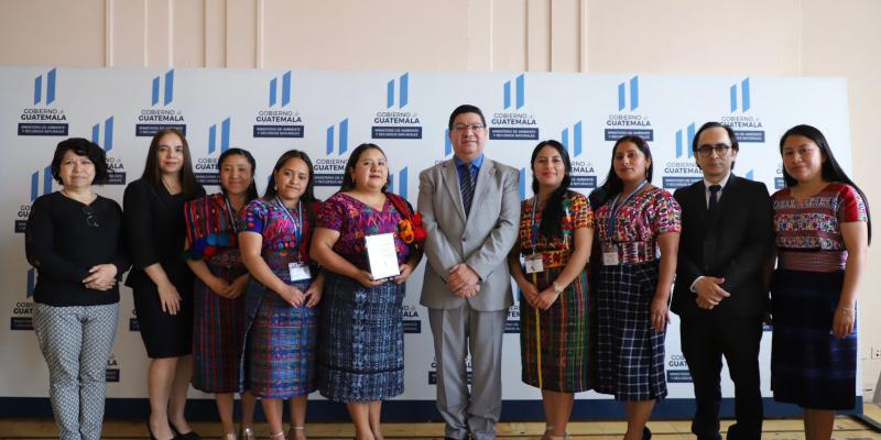 Organización de mujeres de Chimaltenango es reconocida por el MARN 