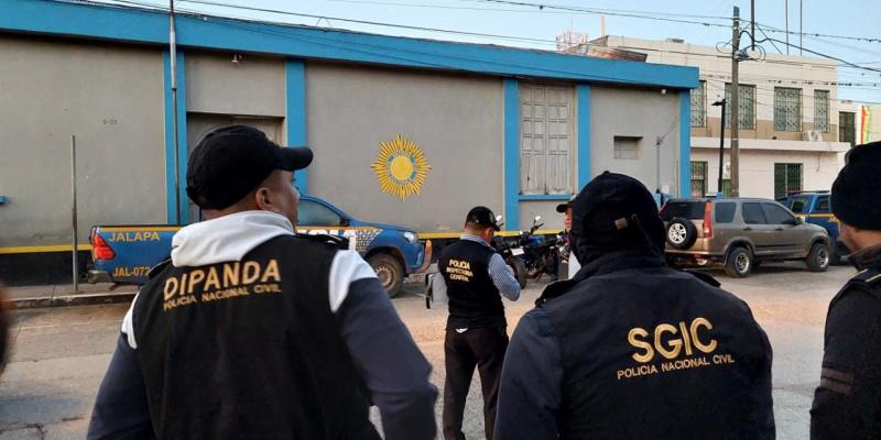 Investigadores ejecutan allanamientos contra las extorsiones