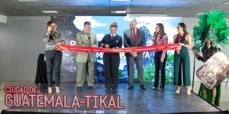 Corte de cinta oficial