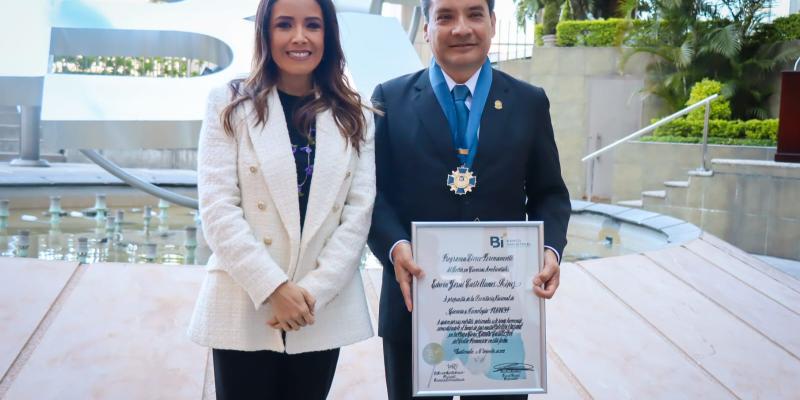 Homenaje del Banco Industrial