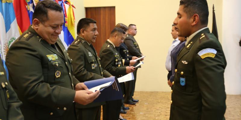 Concluye curso de idioma inglés en el Comando Superior de Educación del Ejército.