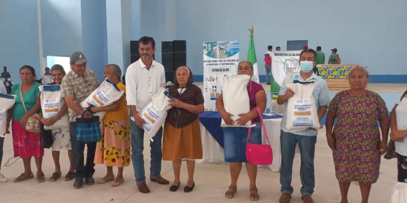 MAGA entrega semilla fortificada de maíz a miles de agricultores en Petén 