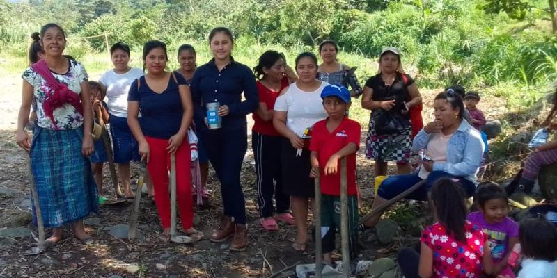 Familias reciben capacitación e insumos para fortalecer producción de alimentos