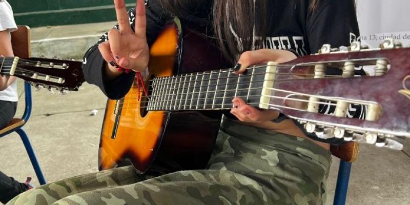 Festival por la Paz en Mixco, GuatemalaAyer el Ministerio de Desarrollo Social -Mides- junto a la Comisión Presidencial por la Paz y los Derechos Humanos -Copadeh-, realizó el “Festival por la Paz” para la juventud de Mixco. La actividad se realizó en la Escuela Oficial Urbana Mixta República de Turquía No. 84, ubicada en el municipio de Mixco, Guatemala, donde asistieron alrededor de 200 adolescentes y jóvenes. El objetivo consistió en promover la cultura de paz entre la juventud y adolescencia, para evita