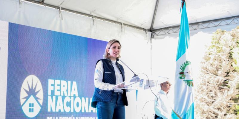 Viceministra de Inversión y Competencia, Francisca Cárdenas, inaugura la Feria Vivienda Social y Energía en Xela
