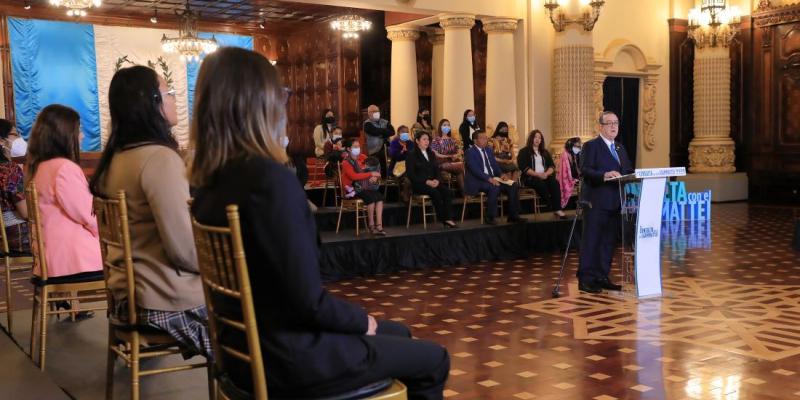 En Consulta con el Dr. Giammattei