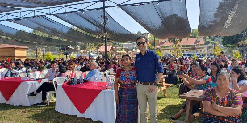 Viceministro de la MIPYME, participa en la graduación de 300 estudiantes de la escuela maya de negocios. 