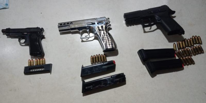 Investigadores localizan armas y municiones en viviendas allanadas en  zona 18