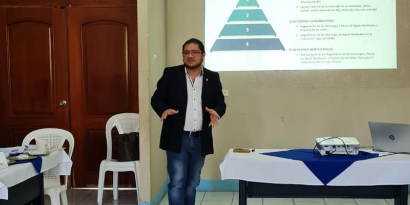 Viceministro del Agua promueve la conservación de la cuenca del lago de Izabal y Río Dulce