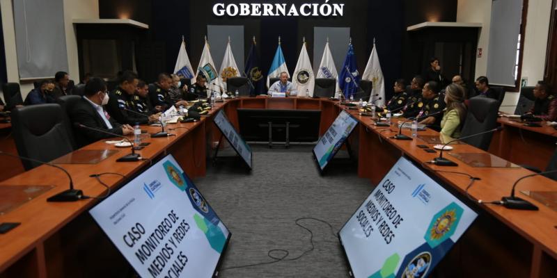 Ministro y mandos de PNC se reúnen para corregir acciones  denunciadas por la población 