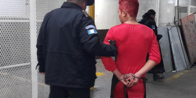 Detienen a hombre cuando conducía motocicleta con reporte de robo